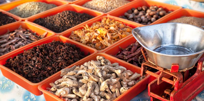 kochi-spices-on-the-market-806x400